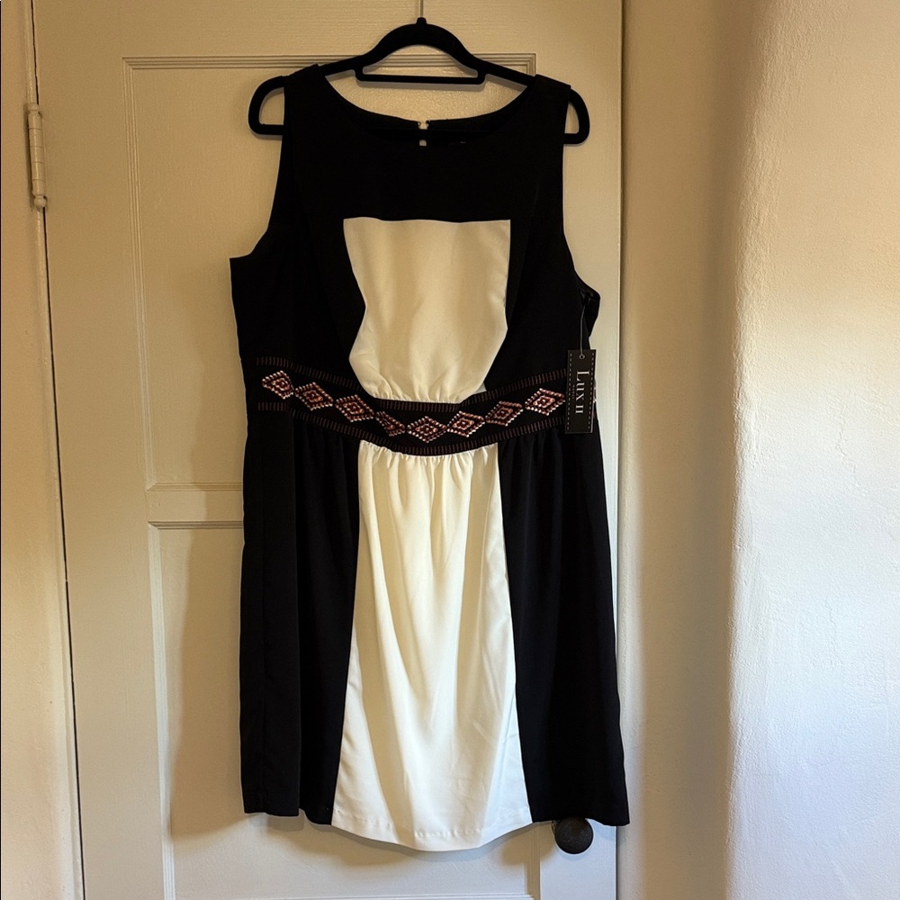 Lux II woman Black and White Dress with Geometric embroidered Accents 14W